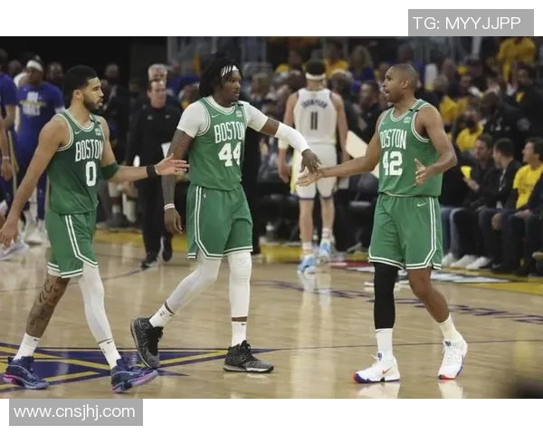 莫尔德与卡拉巴克的巅峰对决展现足球魅力与战术智慧的较量 莫尔德与卡拉巴克的巅峰对决展现足球魅力与战术智慧的较量